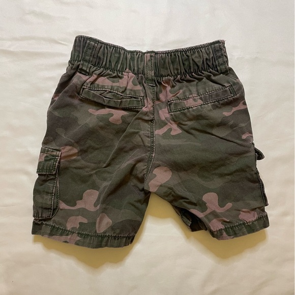 Boys Old Navy size 2T pink camo cargo shorts - Picture 3 of 5